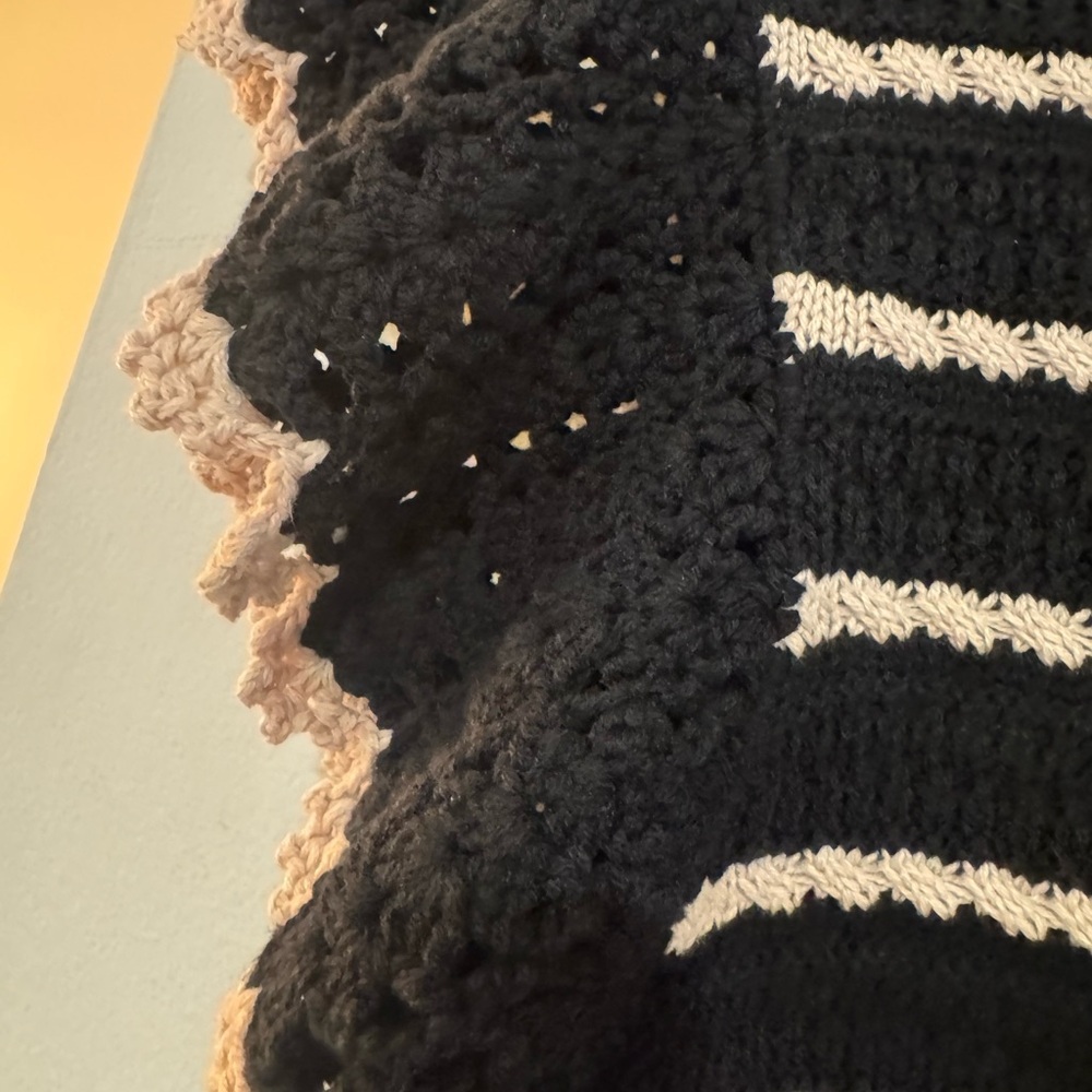 ELAN Black & Natural Striped Crochet Ruffle Sleeve Top - NWT - Picture 11 of 15